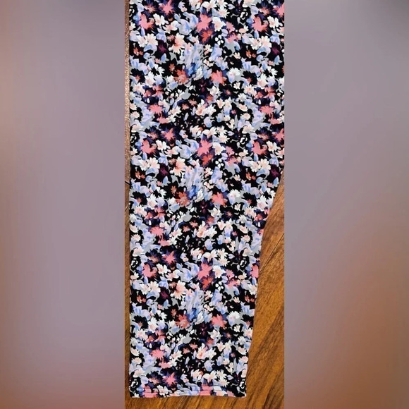 American Eagle Flower Print Capri Leggings - Picture 5 of 11